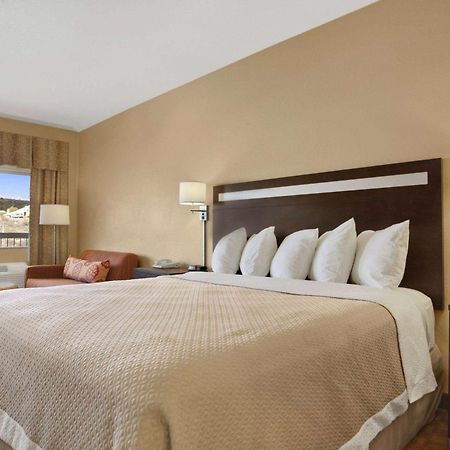 Days Inn By Wyndham Globe Exteriér fotografie