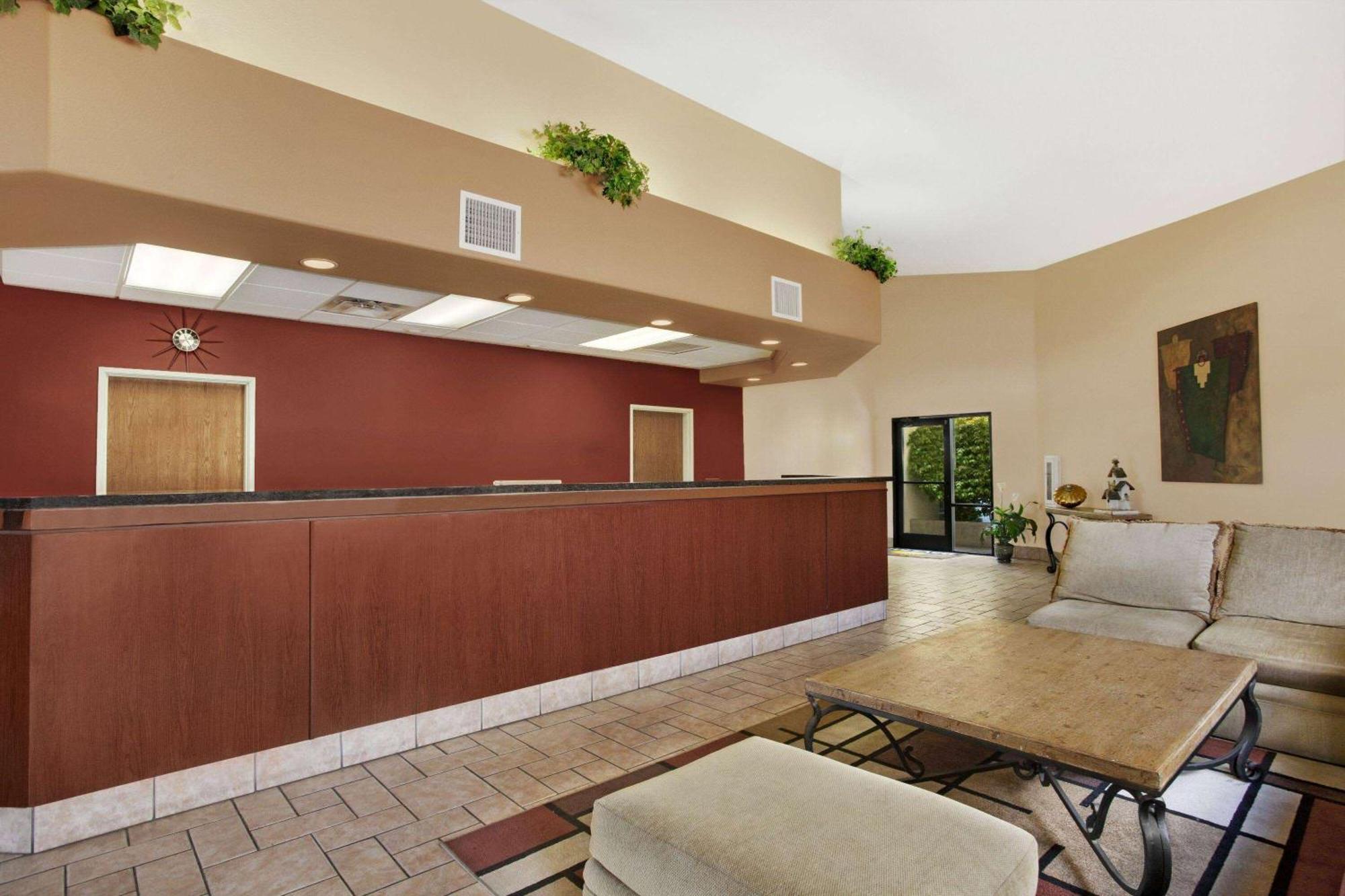 Days Inn By Wyndham Globe Exteriér fotografie